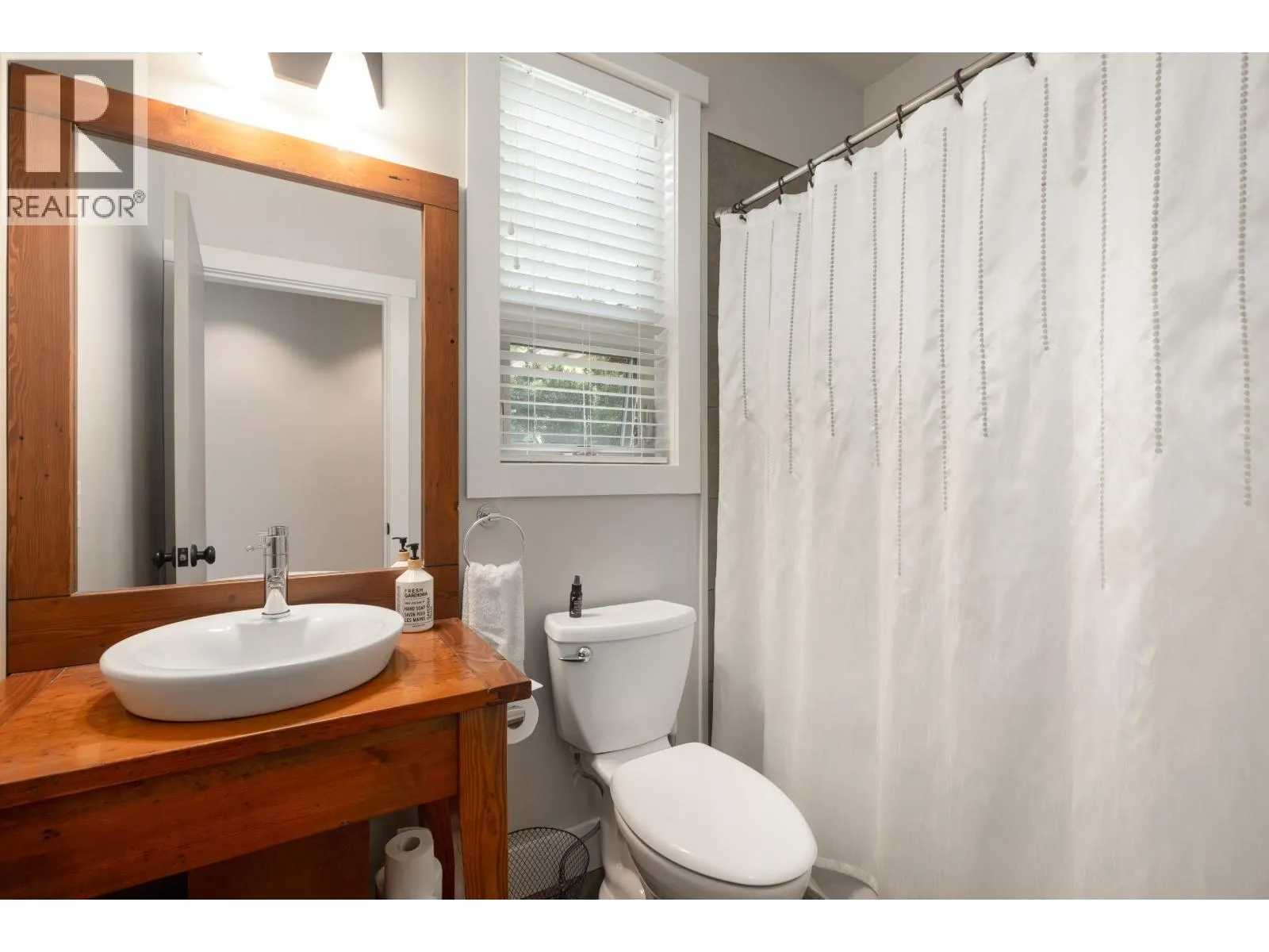1044 CEDAR GROVE LANE