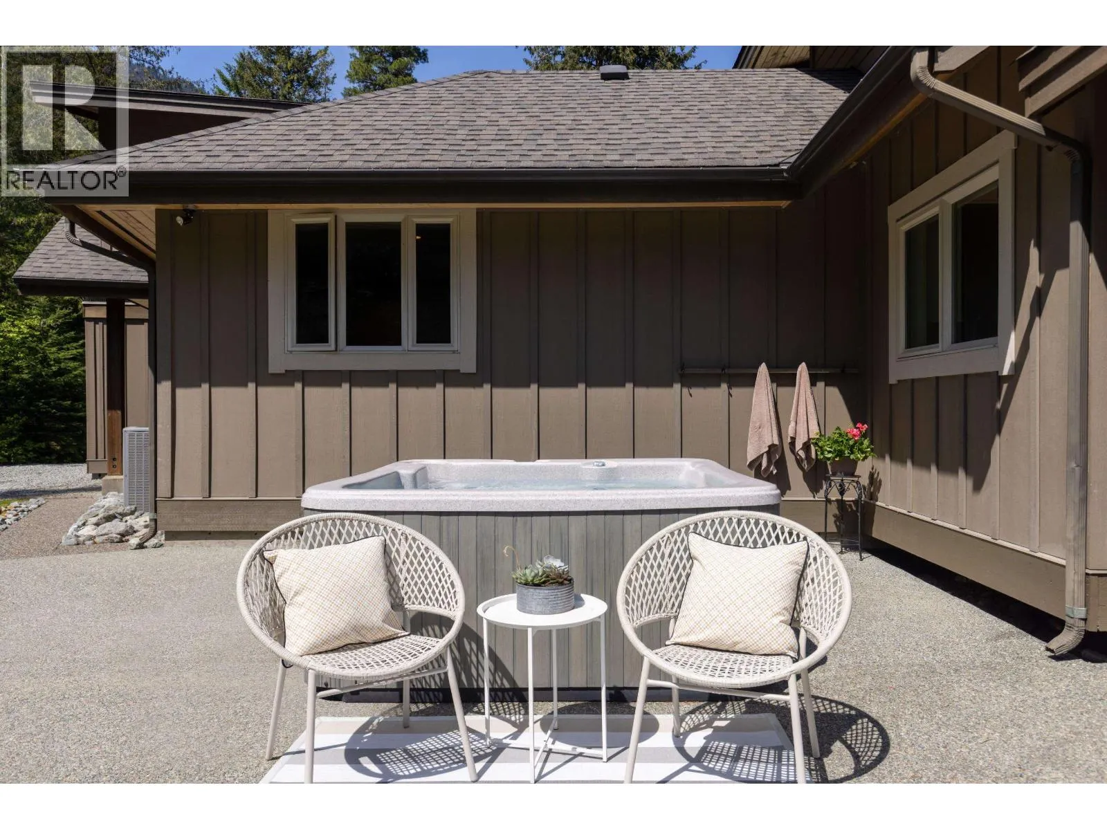1044 CEDAR GROVE LANE