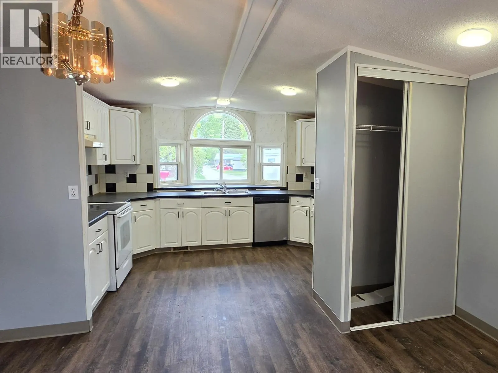 38 654 NORTH FRASER DRIVE