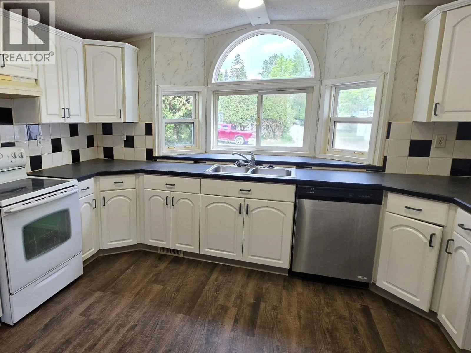 38 654 NORTH FRASER DRIVE