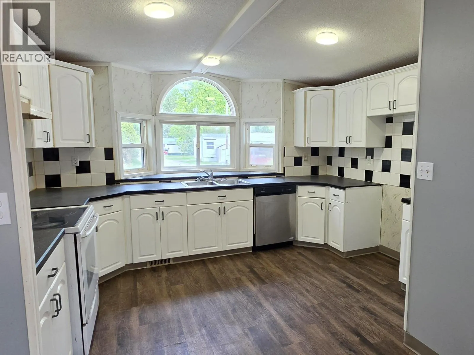38 654 NORTH FRASER DRIVE