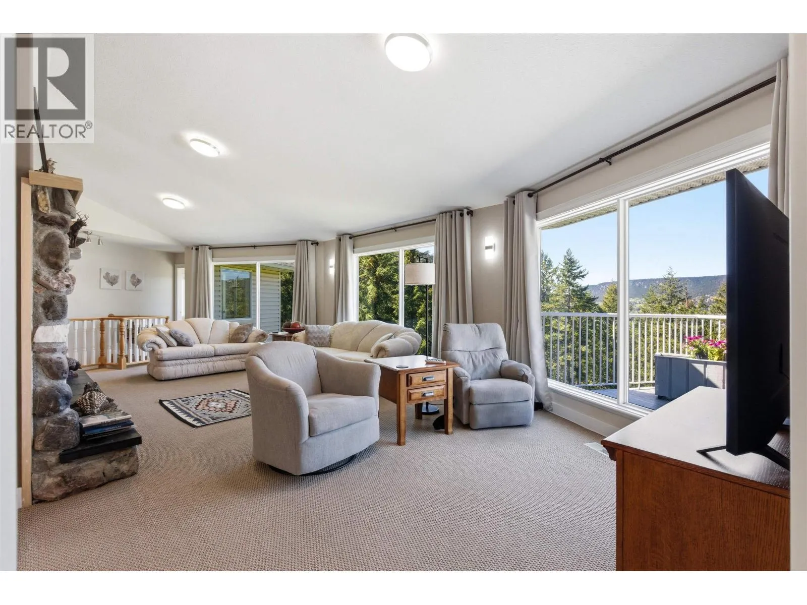 2104 AQUA VIEW PLACE