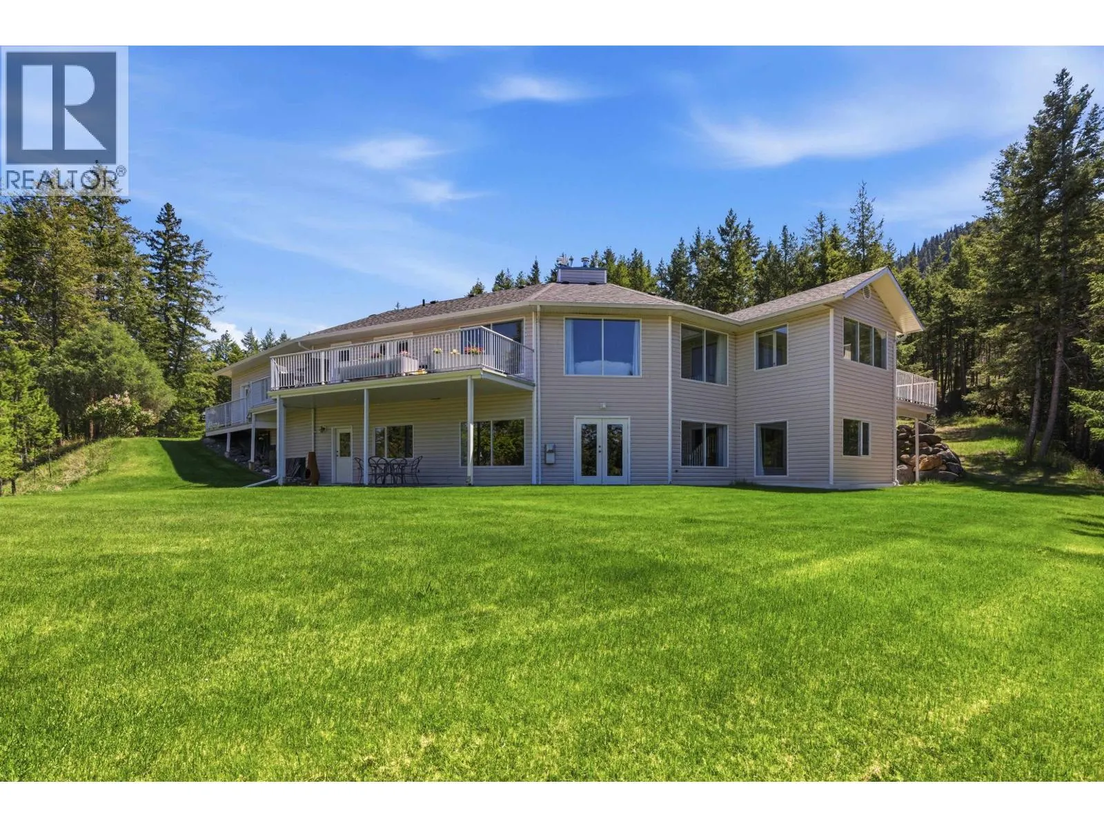 2104 AQUA VIEW PLACE
