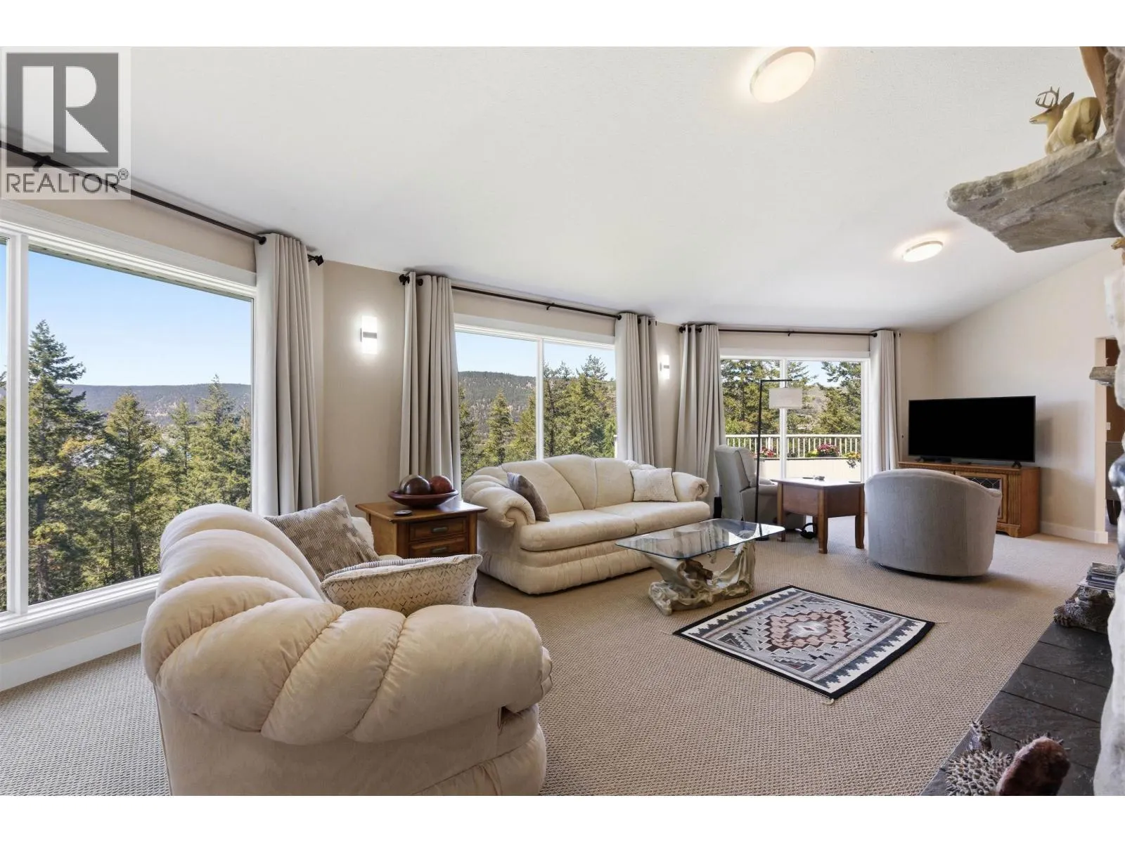 2104 AQUA VIEW PLACE