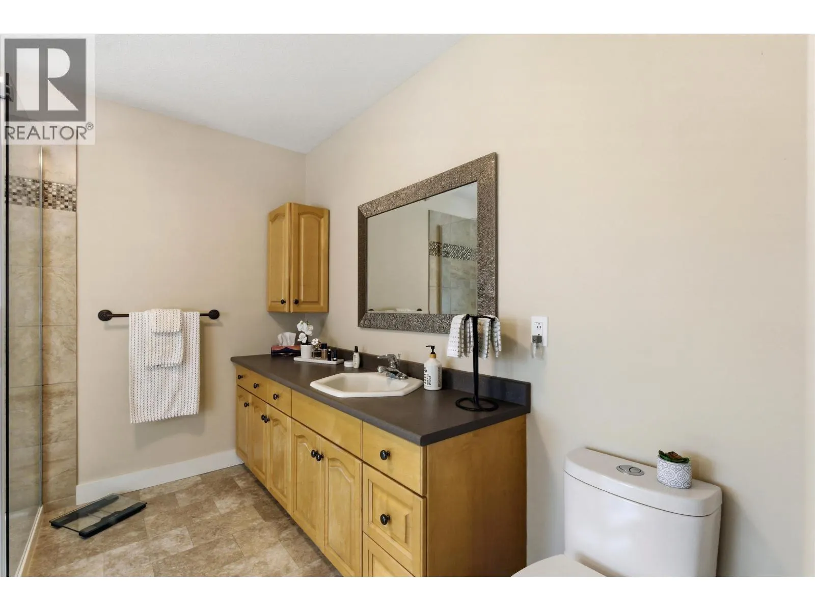 2104 AQUA VIEW PLACE
