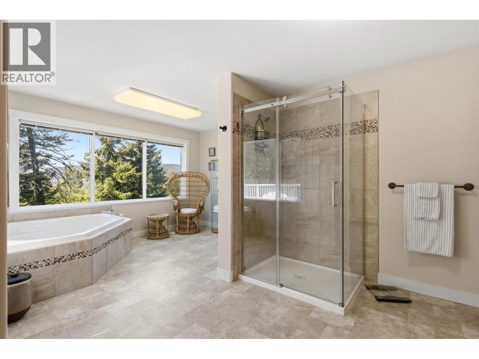 2104 AQUA VIEW PLACE