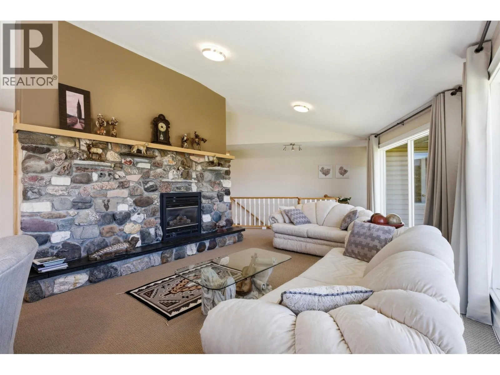 2104 AQUA VIEW PLACE