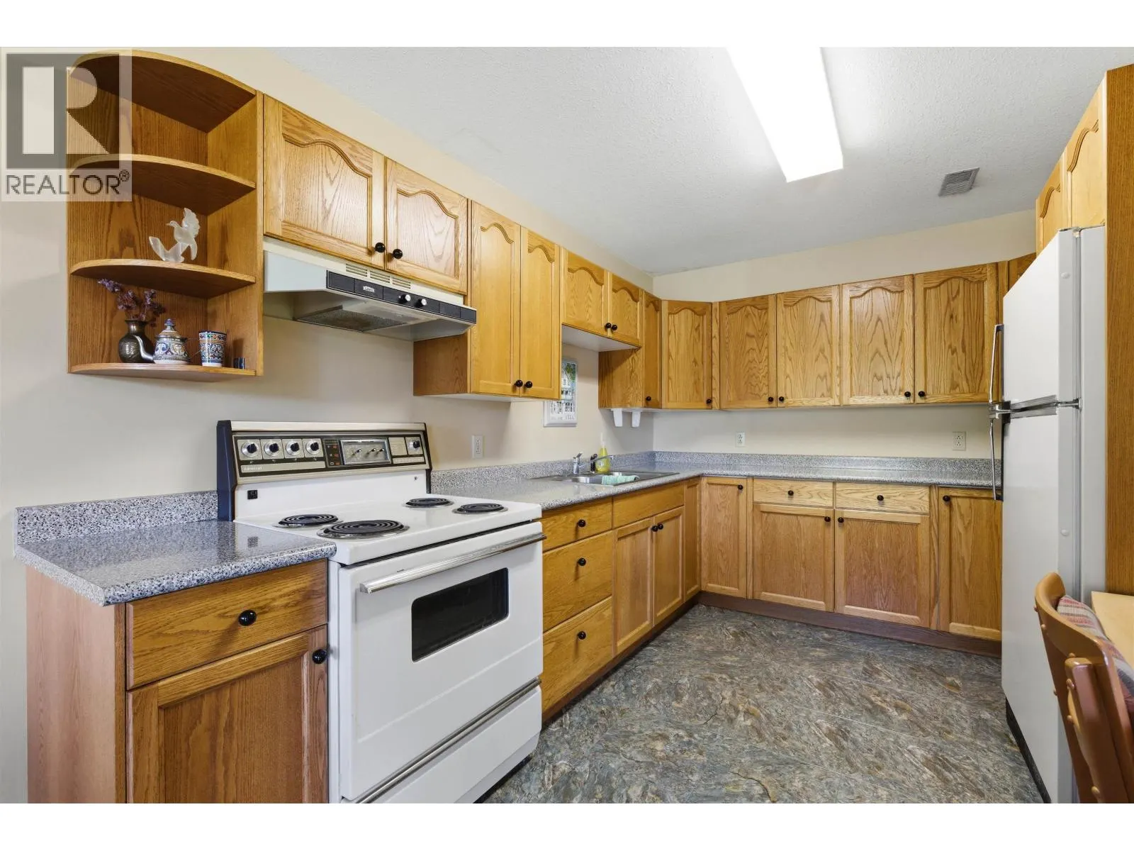 2104 AQUA VIEW PLACE