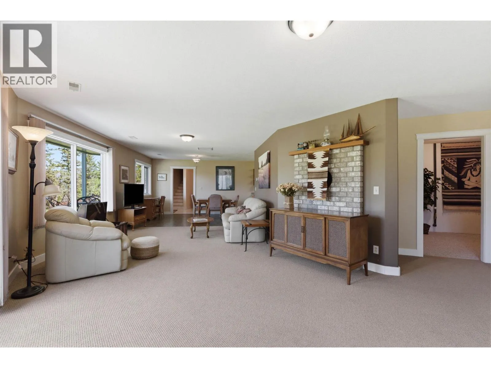2104 AQUA VIEW PLACE