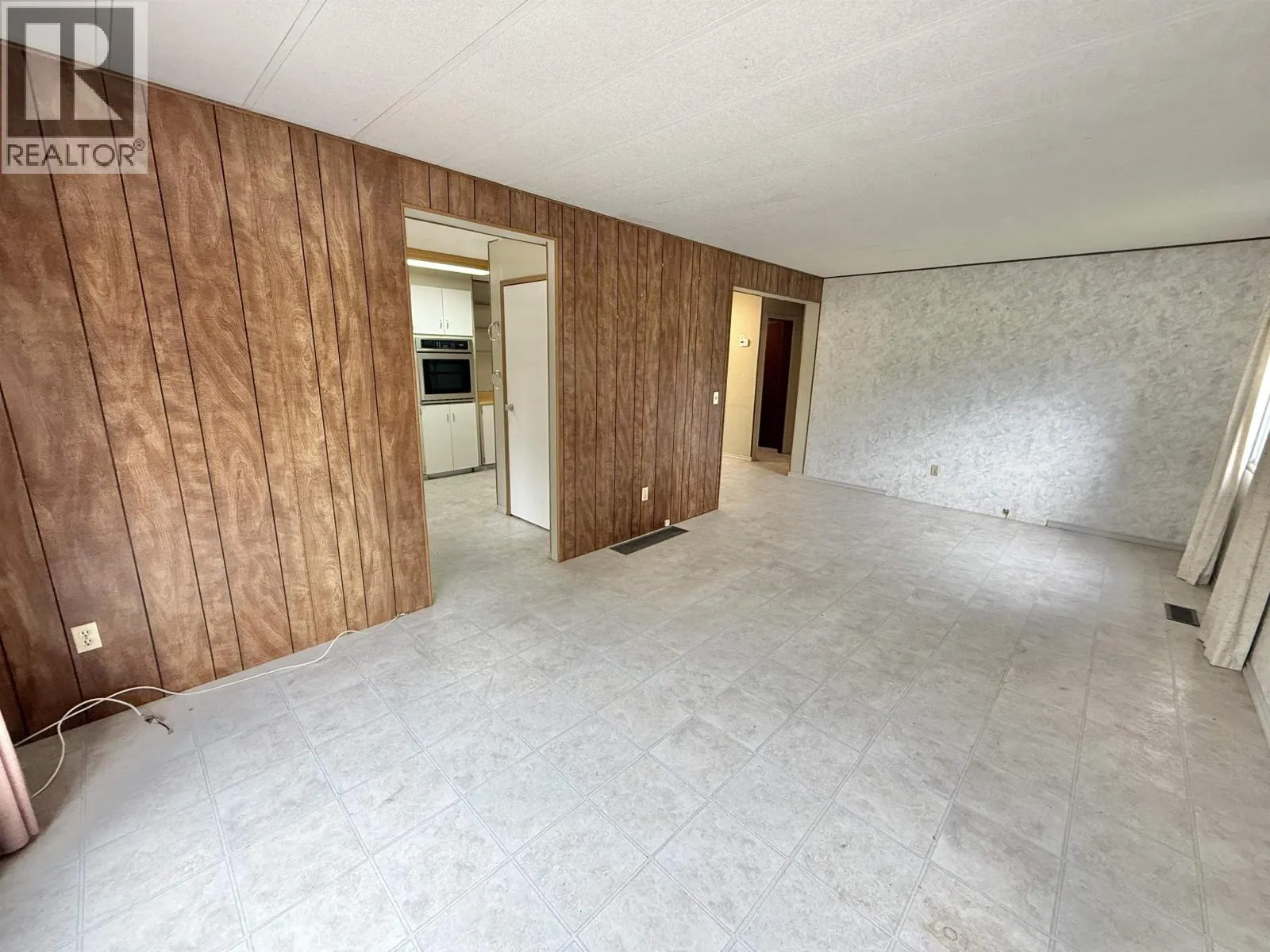 3813 LOLOFF CRESCENT