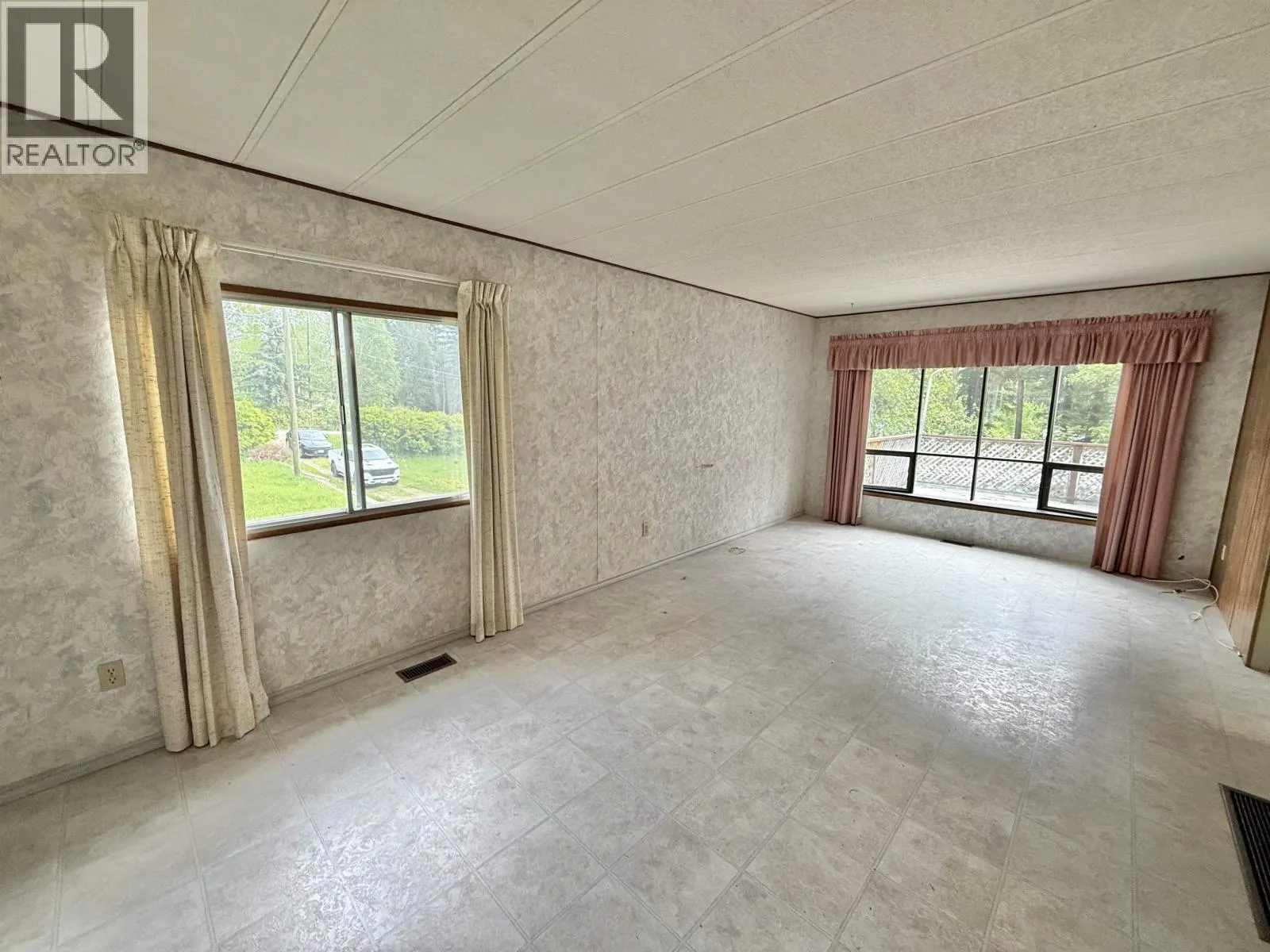 3813 LOLOFF CRESCENT
