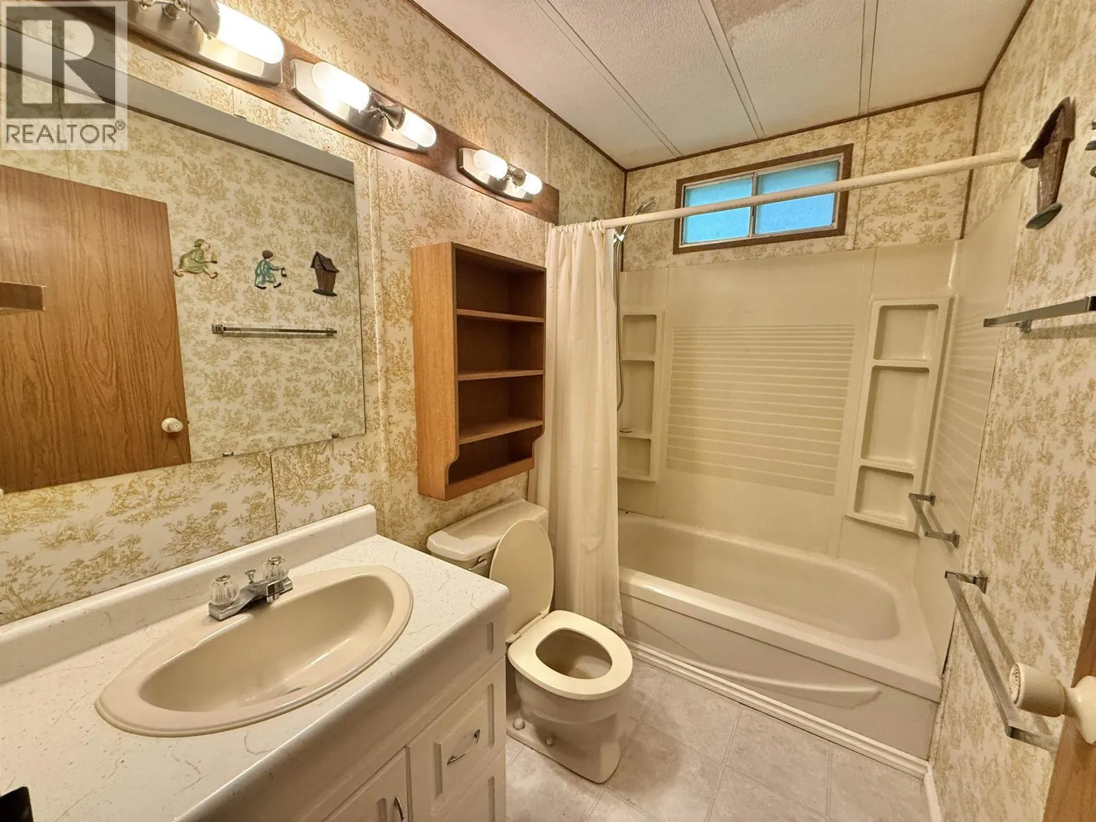 3813 LOLOFF CRESCENT