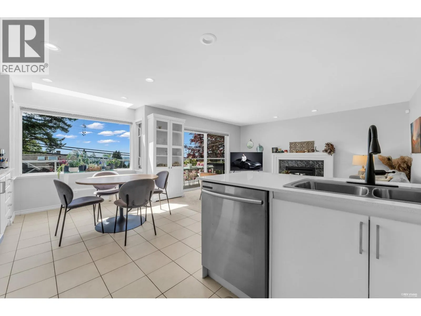 111 SANDRINGHAM CRESCENT