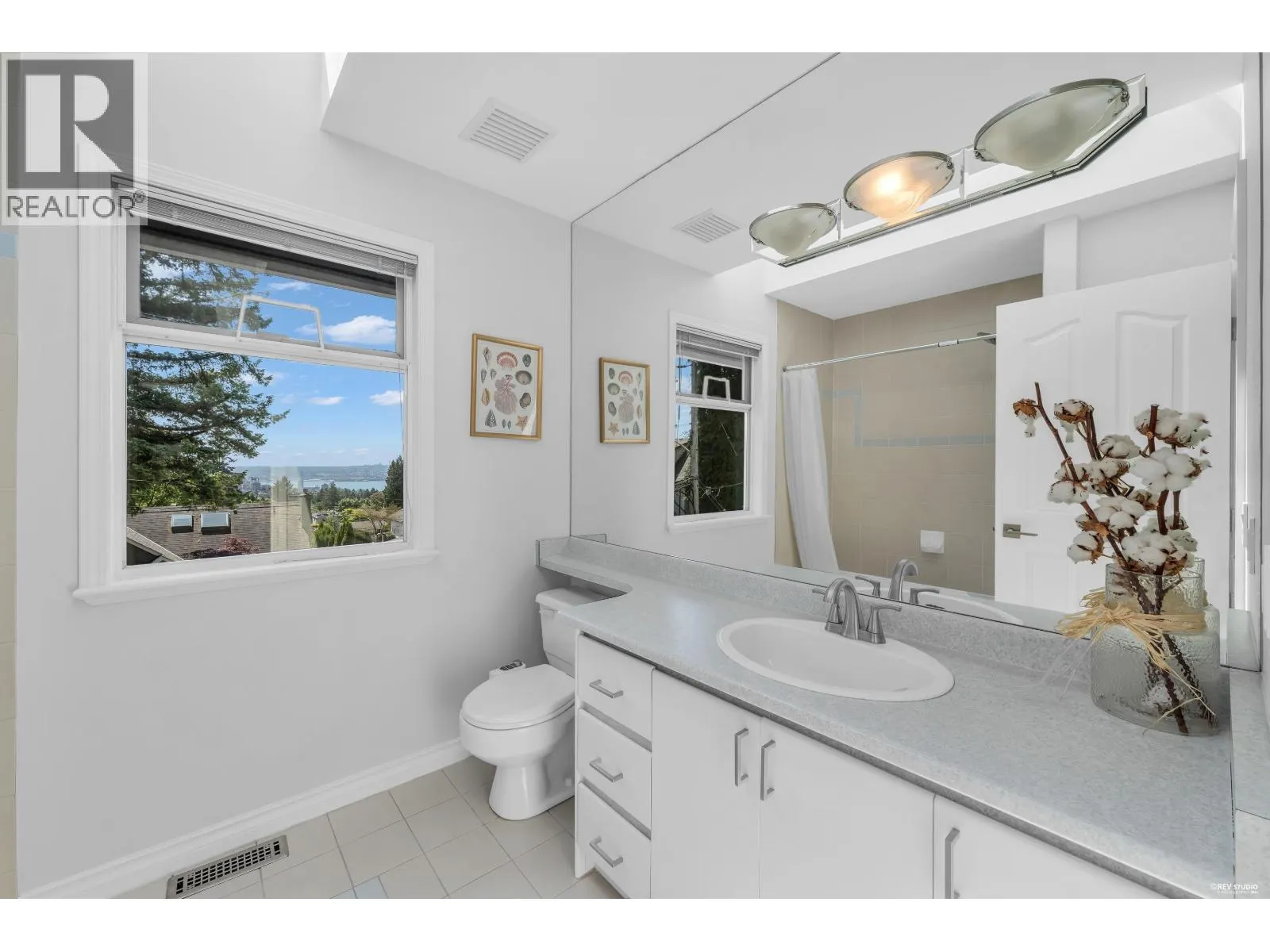 111 SANDRINGHAM CRESCENT