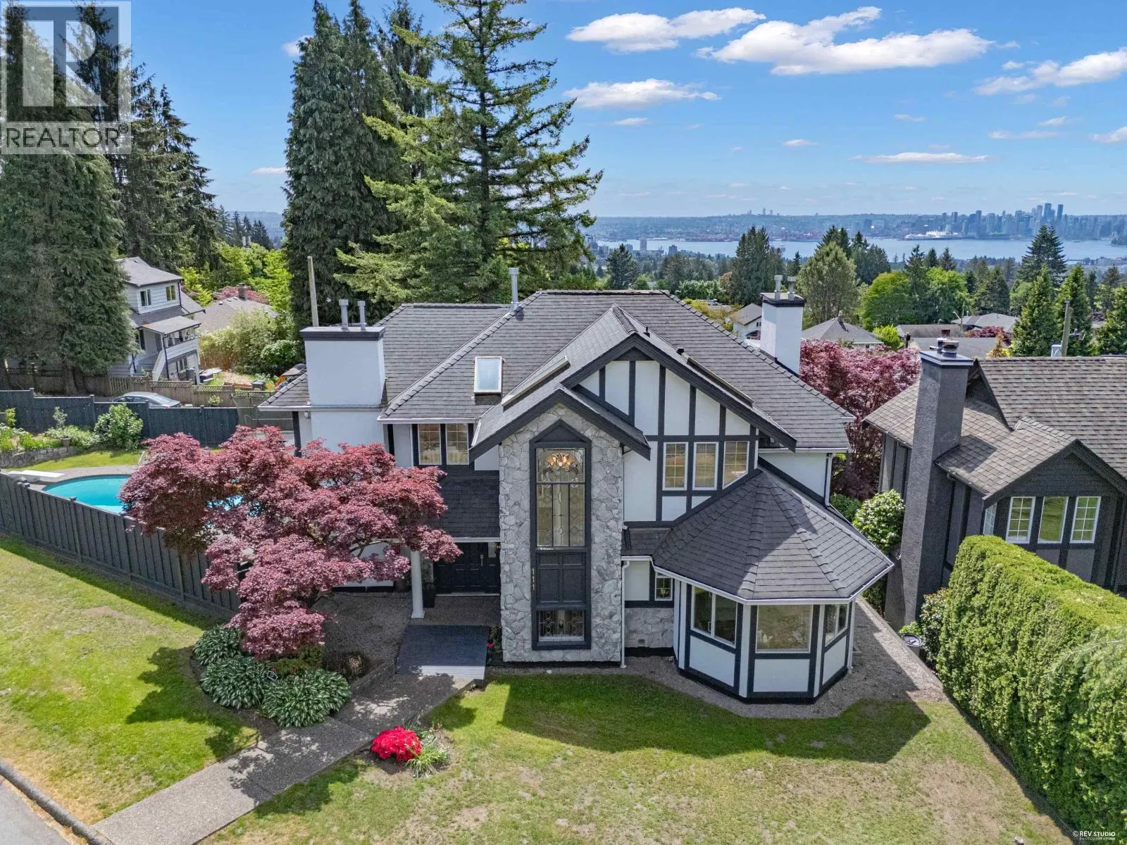 111 SANDRINGHAM CRESCENT
