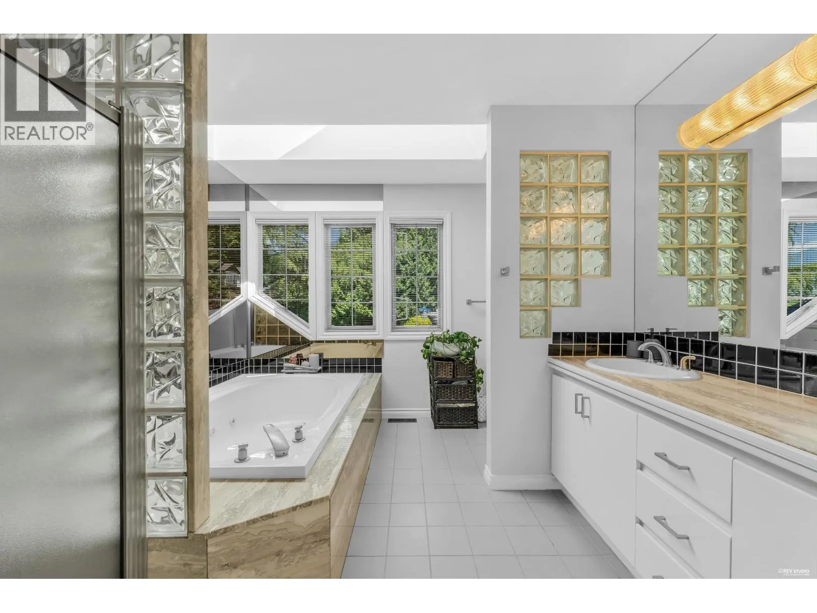 111 SANDRINGHAM CRESCENT