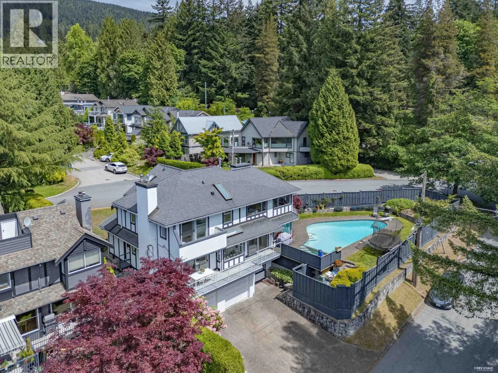 111 SANDRINGHAM CRESCENT