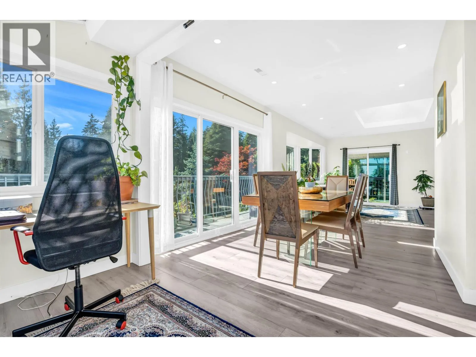 300 W BALMORAL ROAD