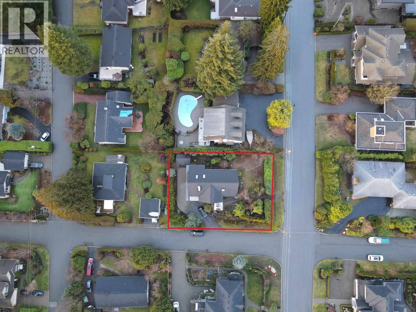 300 W BALMORAL ROAD
