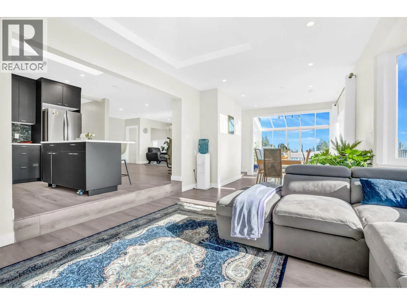 300 W BALMORAL ROAD