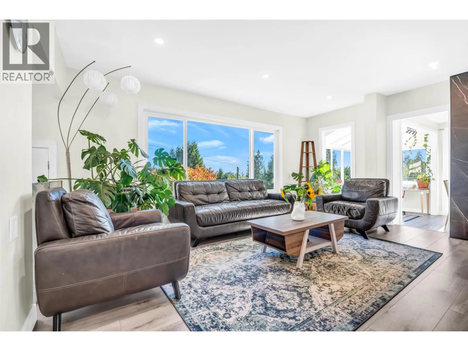 300 W BALMORAL ROAD