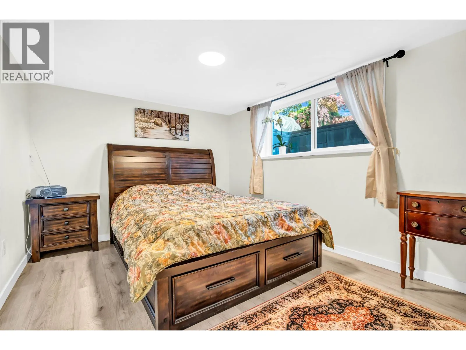 300 W BALMORAL ROAD