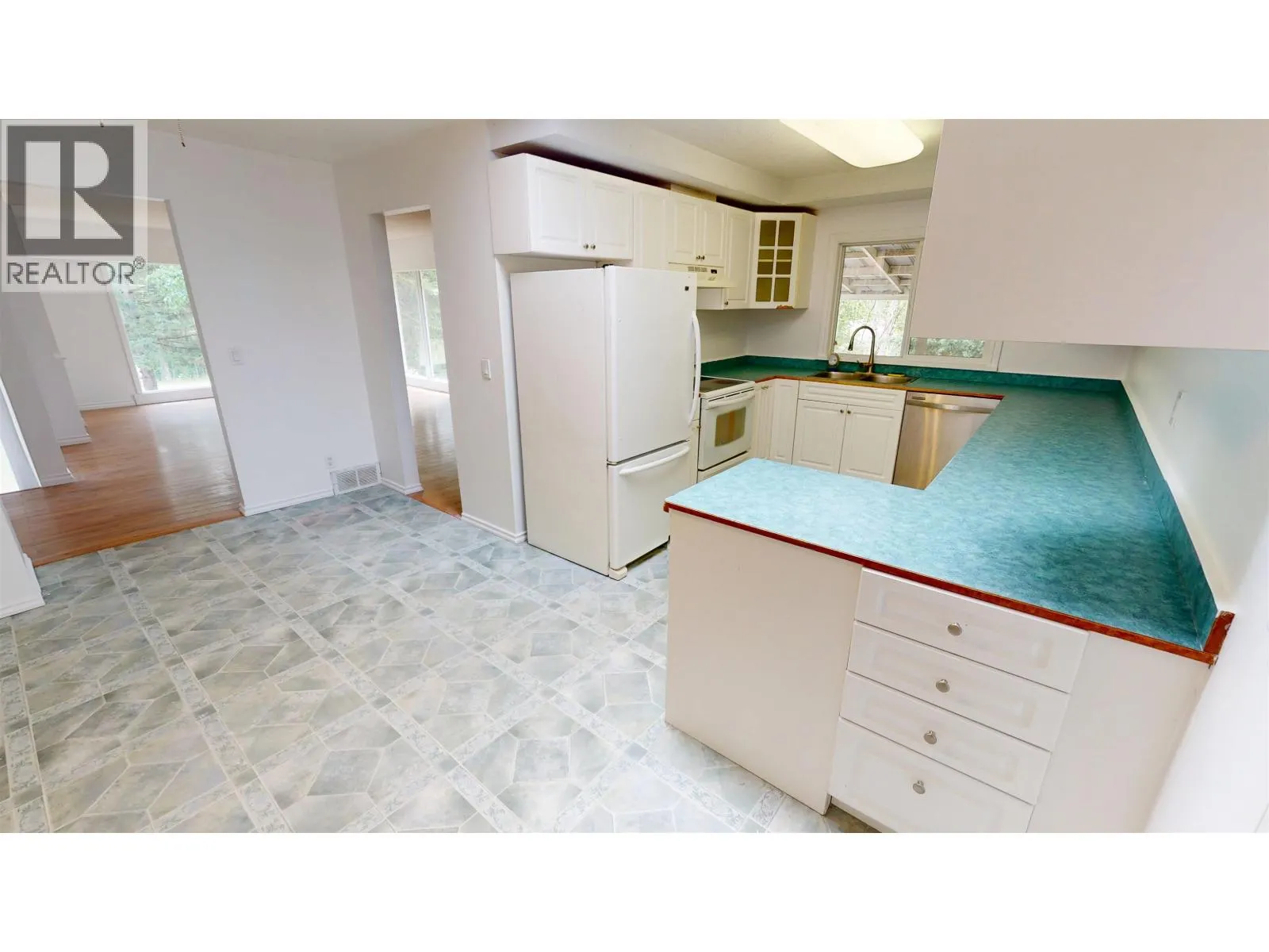1930 BEACH CRESCENT
