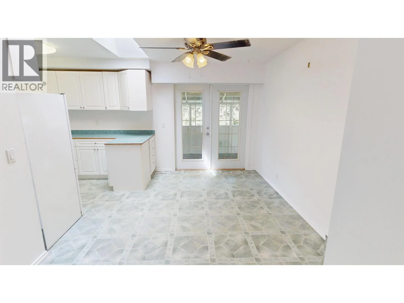 1930 BEACH CRESCENT