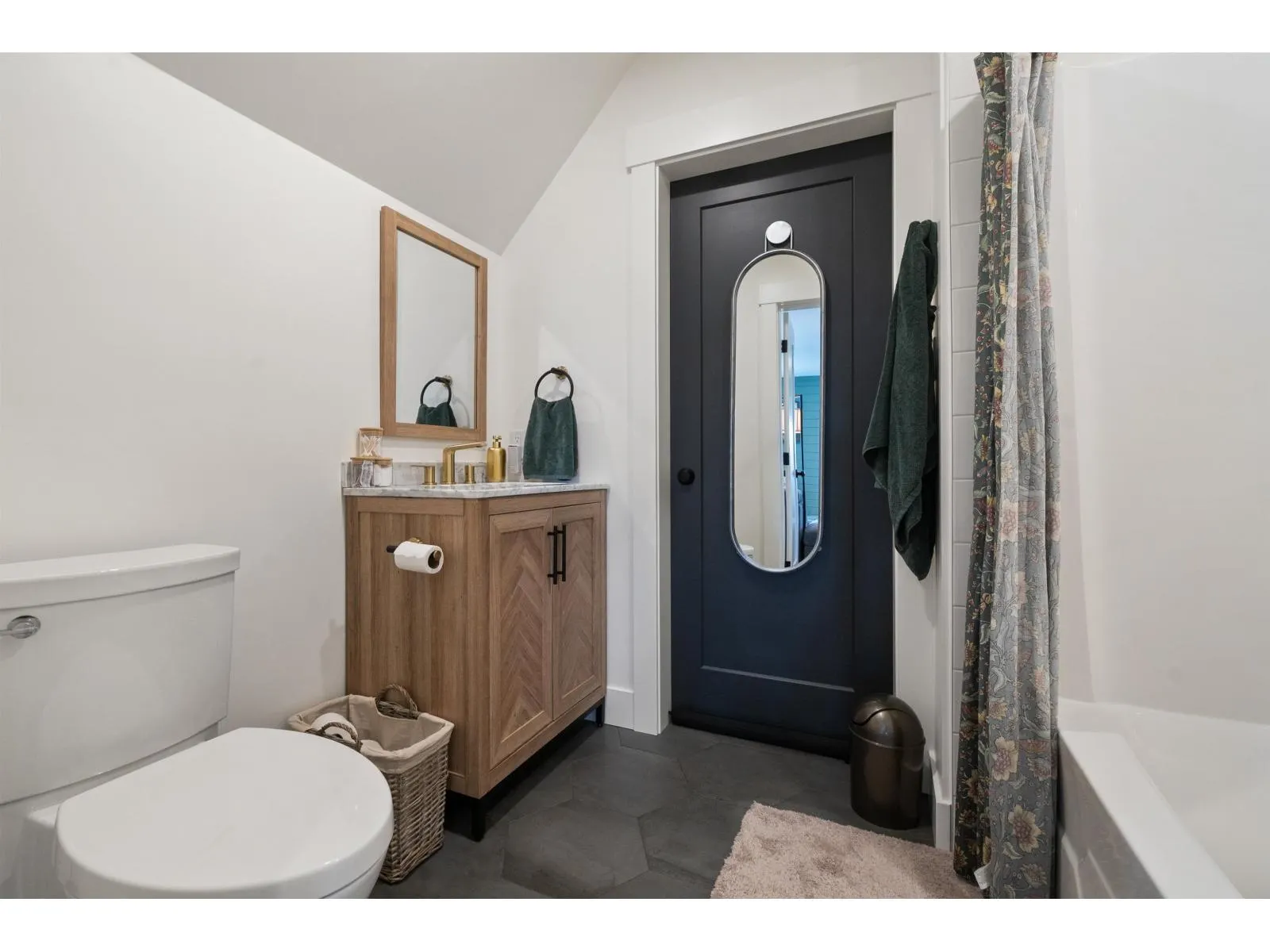 9586 MCMILLAN ROAD|Rosedale