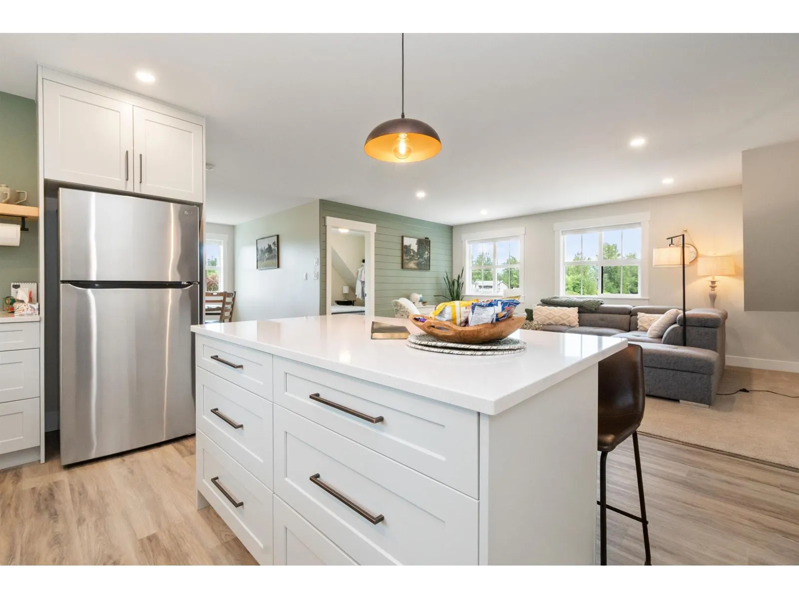 9586 MCMILLAN ROAD|Rosedale