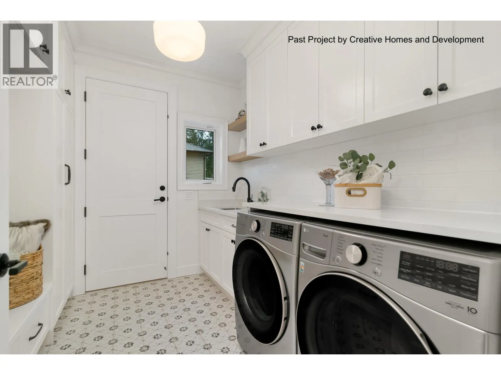 304 W QUEENS ROAD