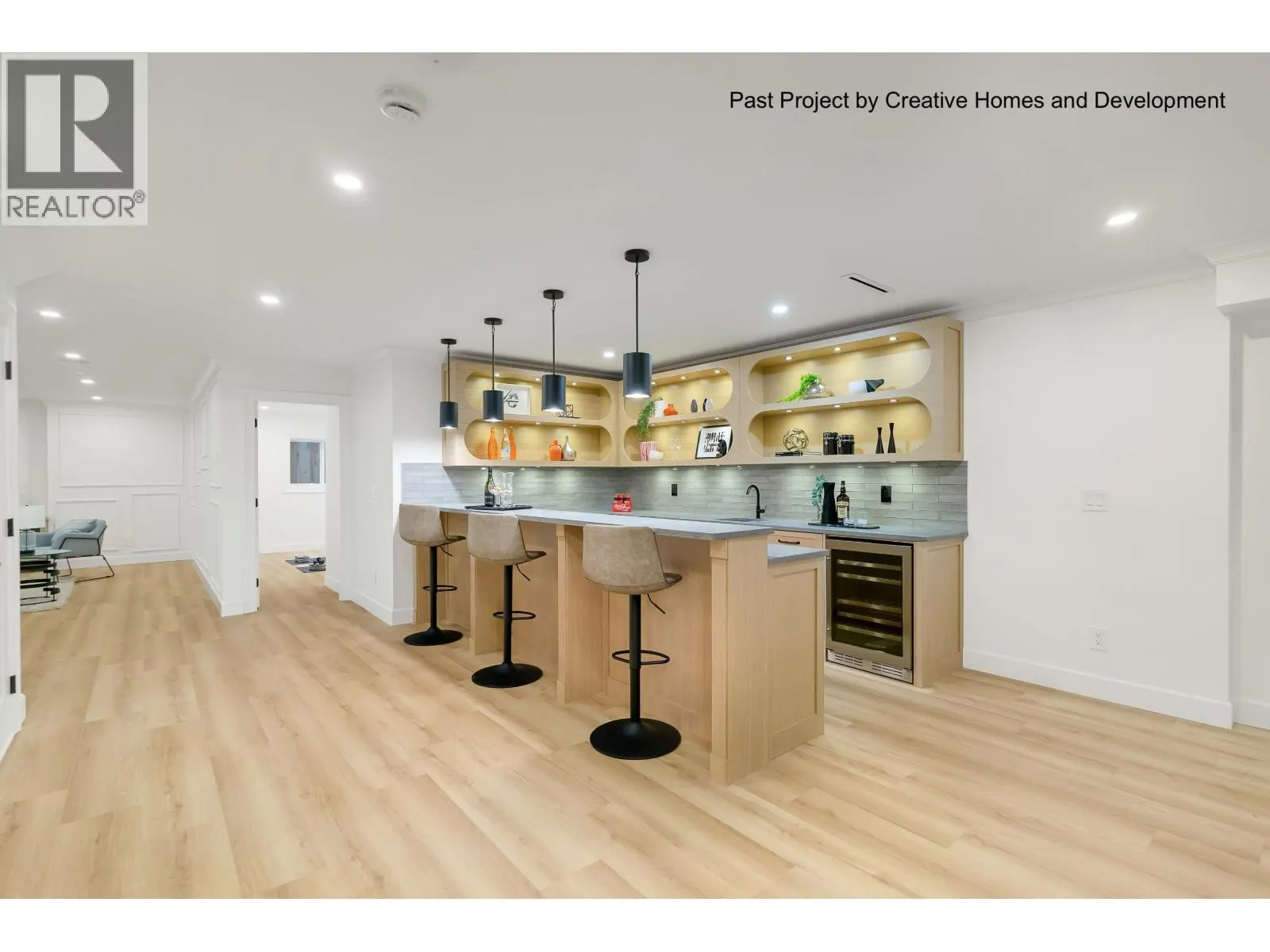 304 W QUEENS ROAD