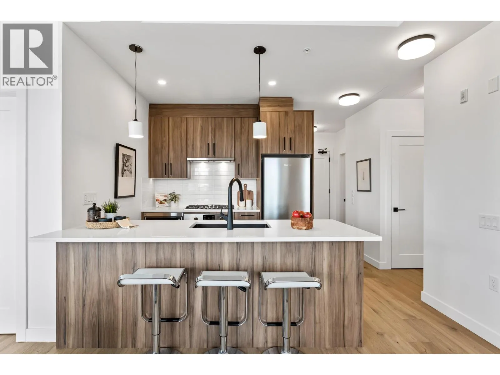 603 6859 CAMBIE STREET