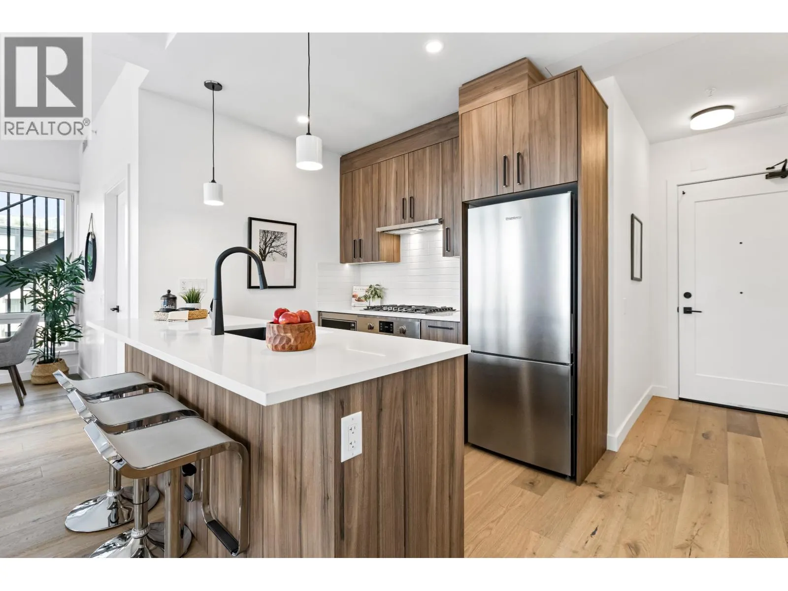603 6859 CAMBIE STREET