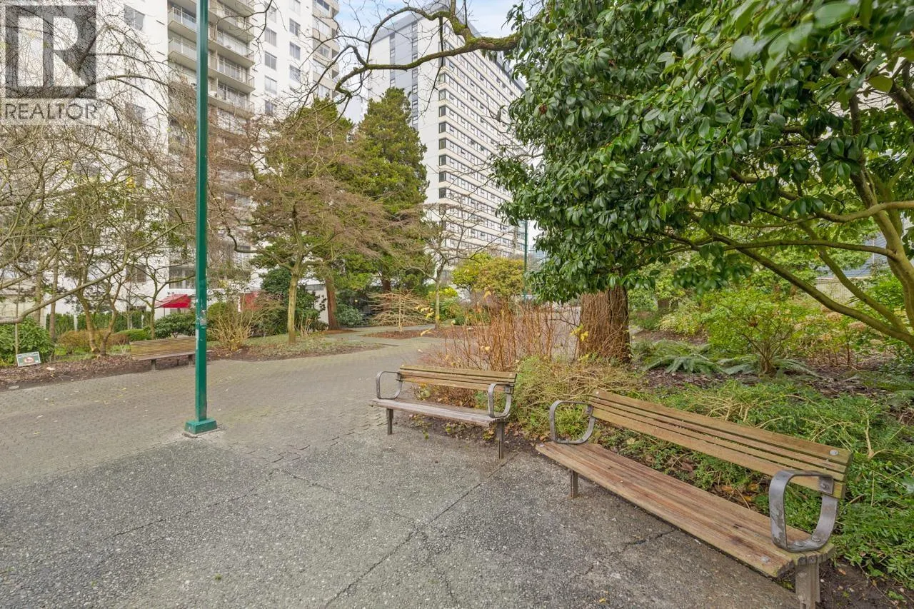 204 1565 BURNABY STREET