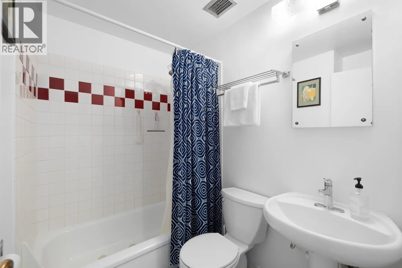 204 1565 BURNABY STREET