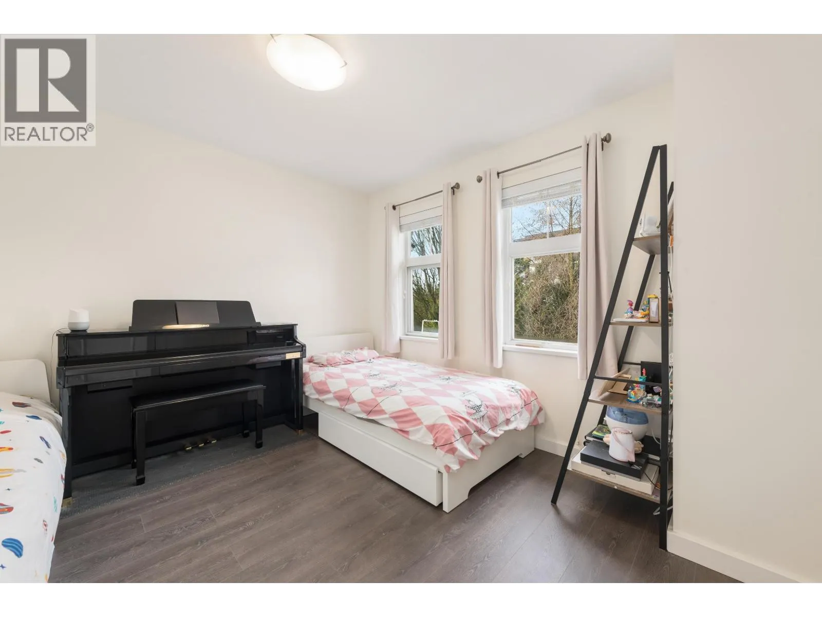 319 W 59TH AVENUE