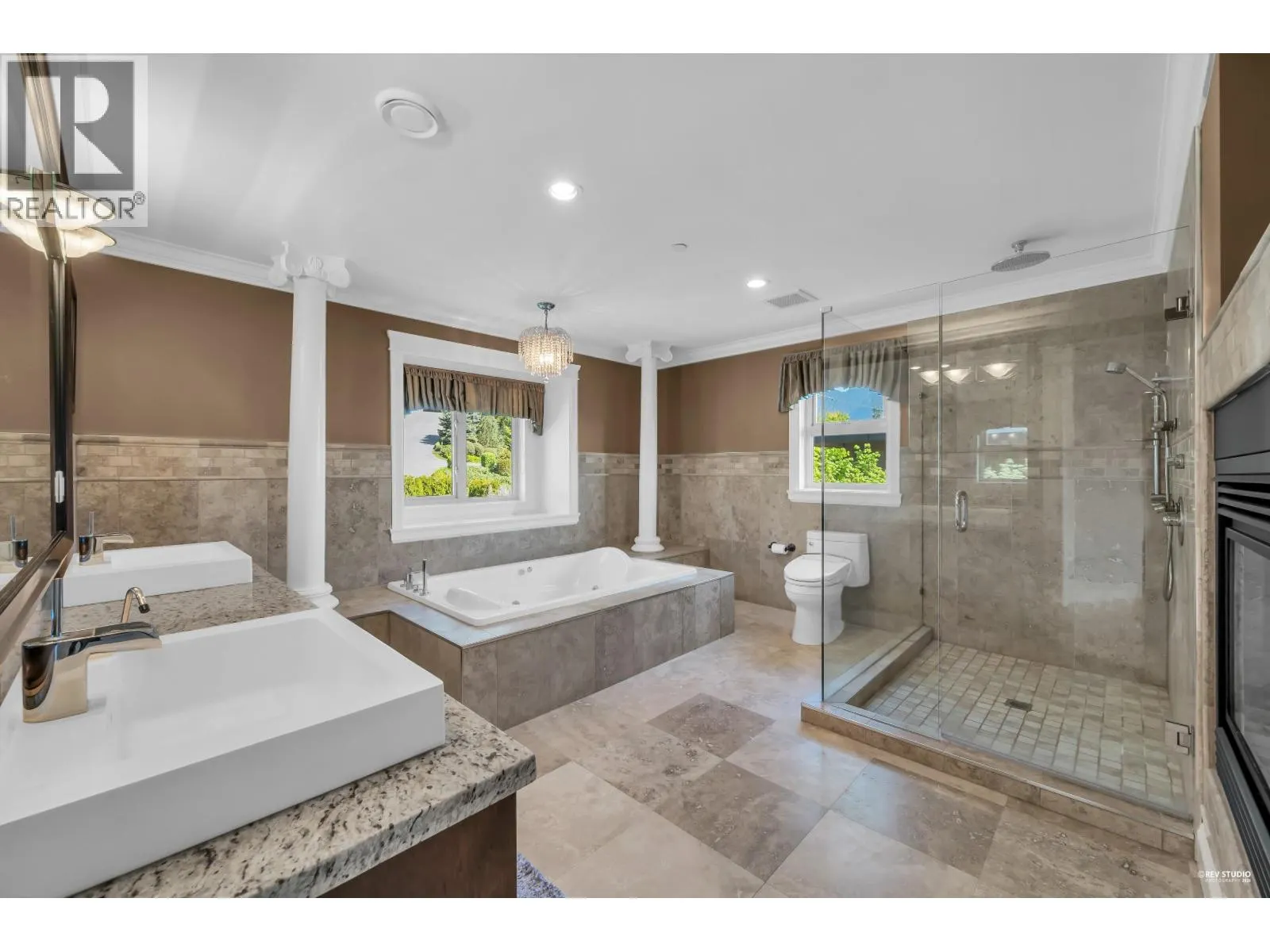 1118 CRESTLINE ROAD