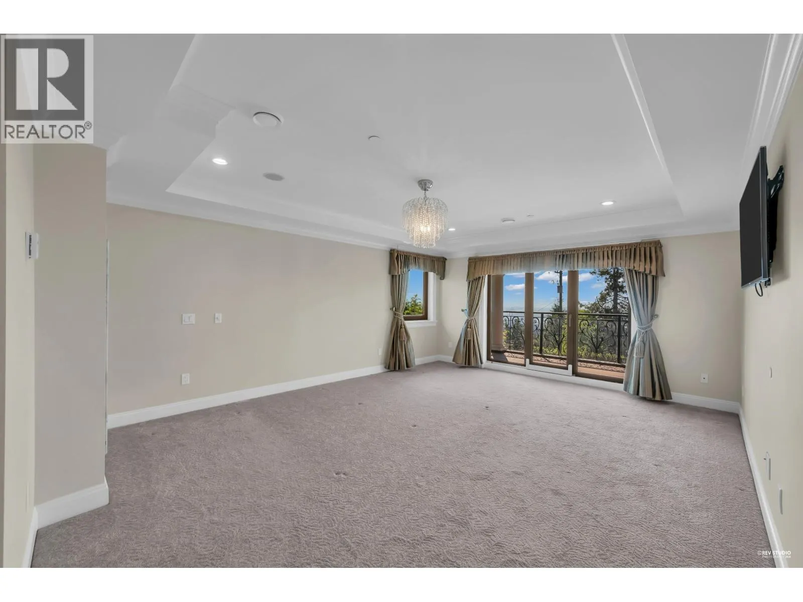 1118 CRESTLINE ROAD