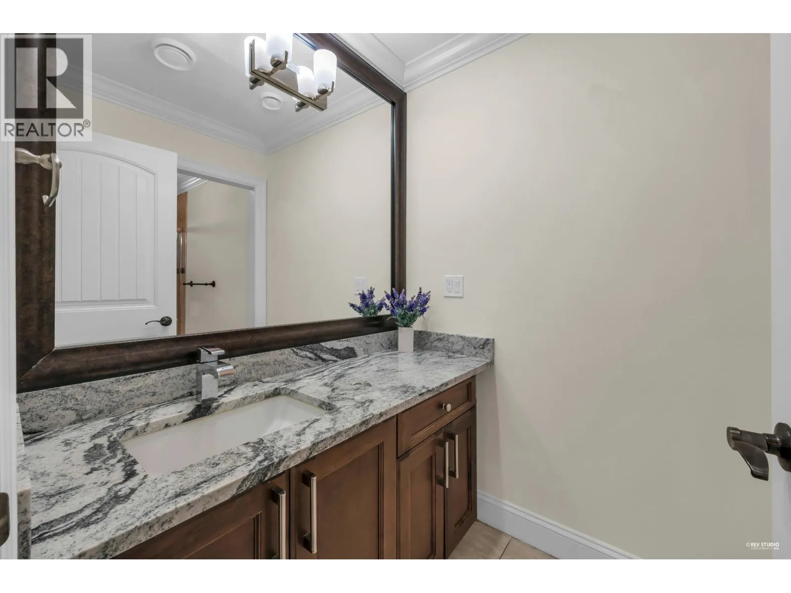 1118 CRESTLINE ROAD