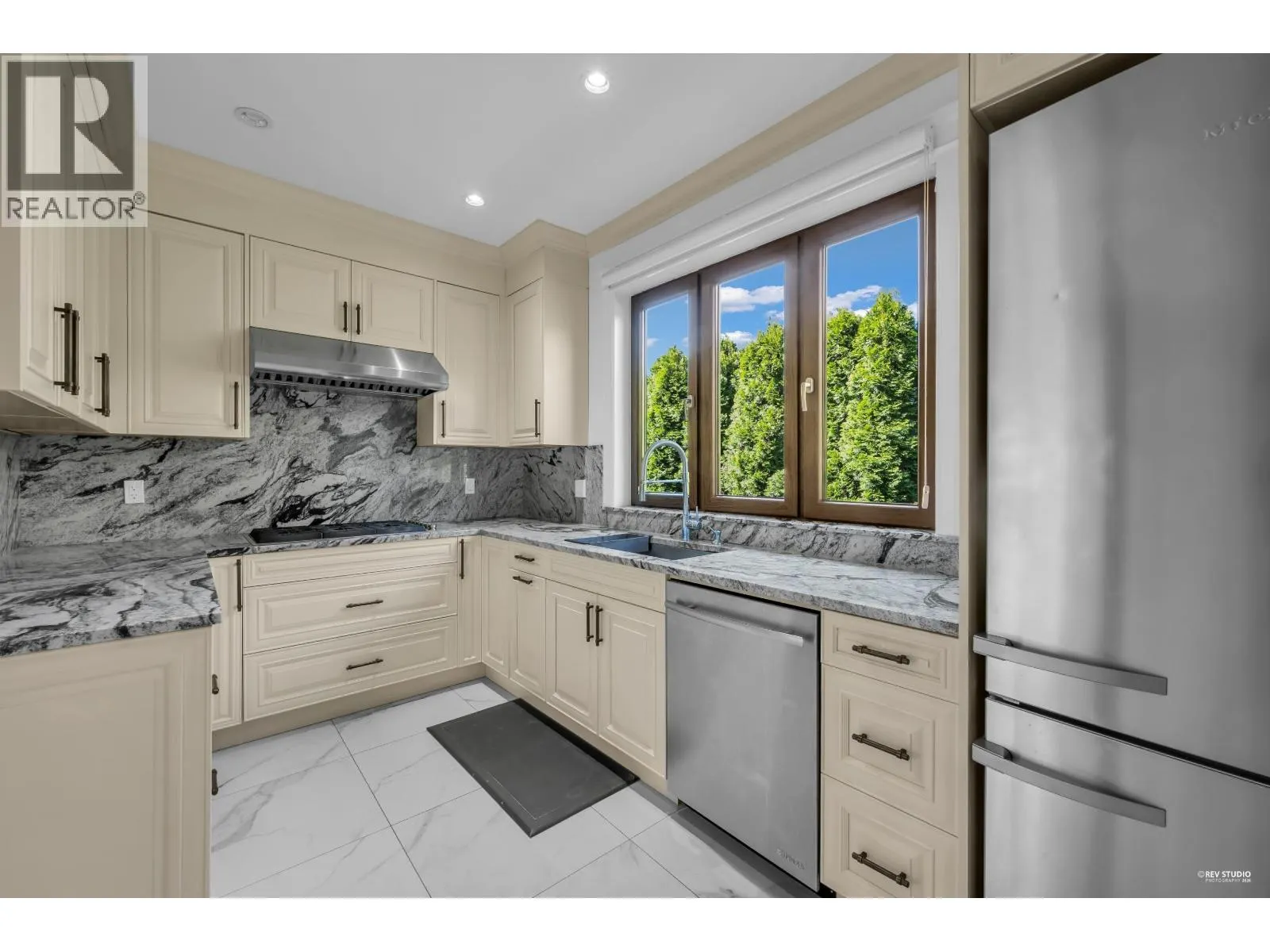 1118 CRESTLINE ROAD