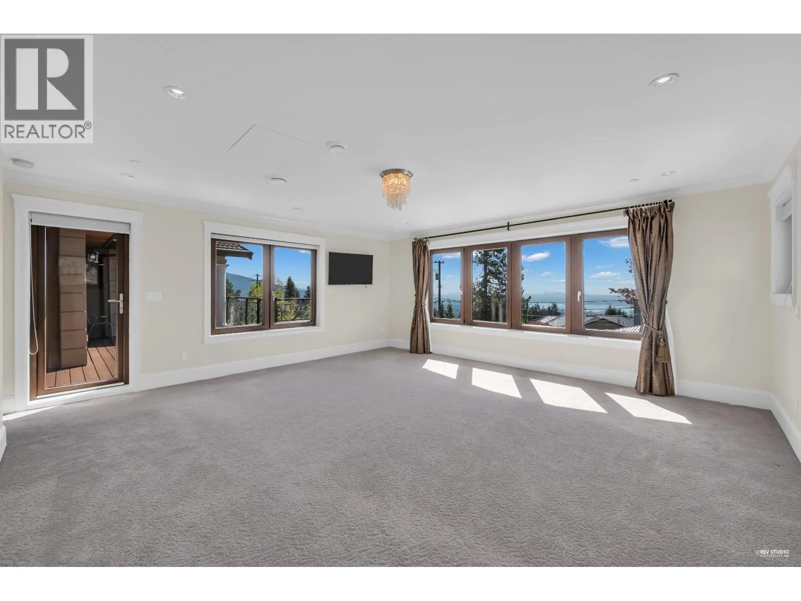1118 CRESTLINE ROAD