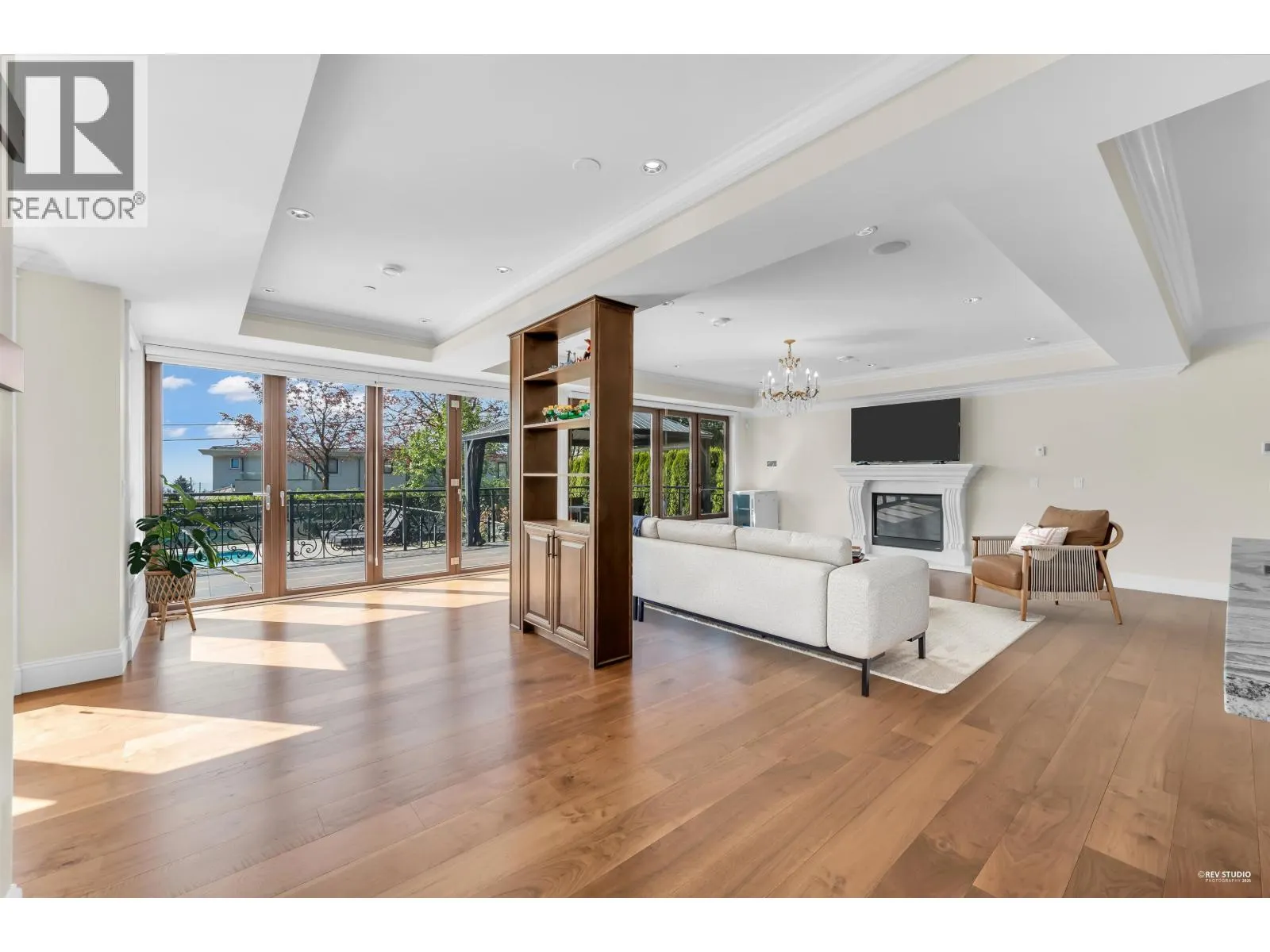 1118 CRESTLINE ROAD