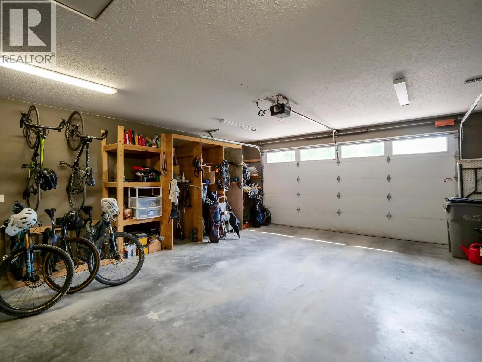 2060 HENDRY ROAD