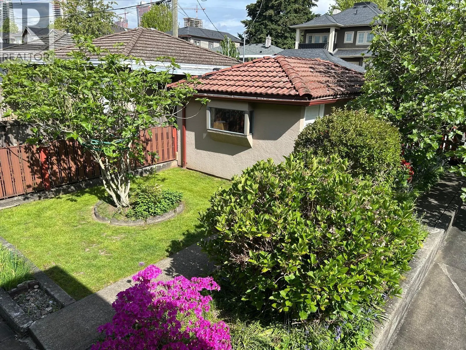 115 W 47TH AVENUE