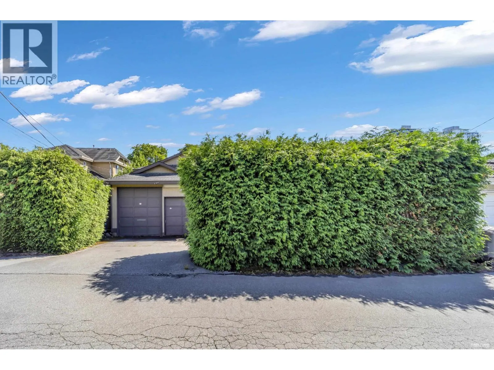137 W WOODSTOCK AVENUE