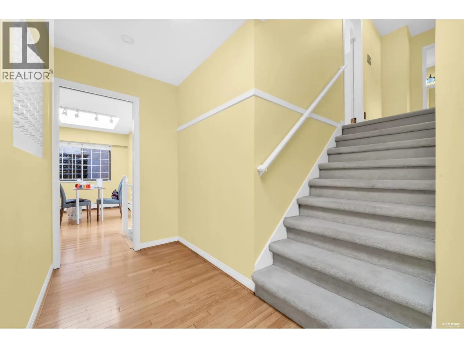 137 W WOODSTOCK AVENUE