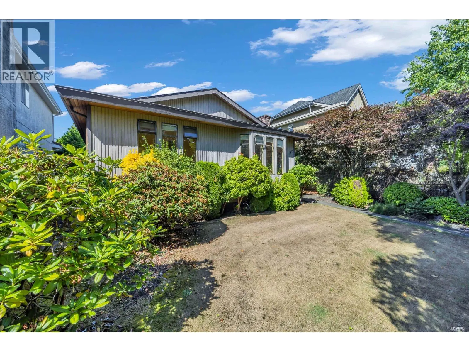 137 W WOODSTOCK AVENUE