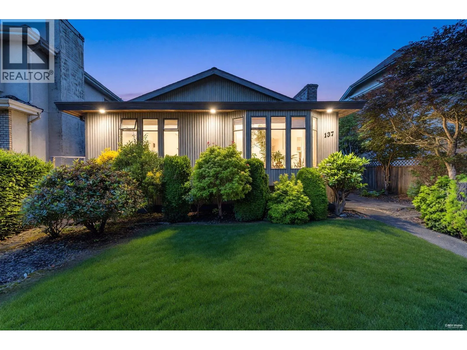 137 W WOODSTOCK AVENUE