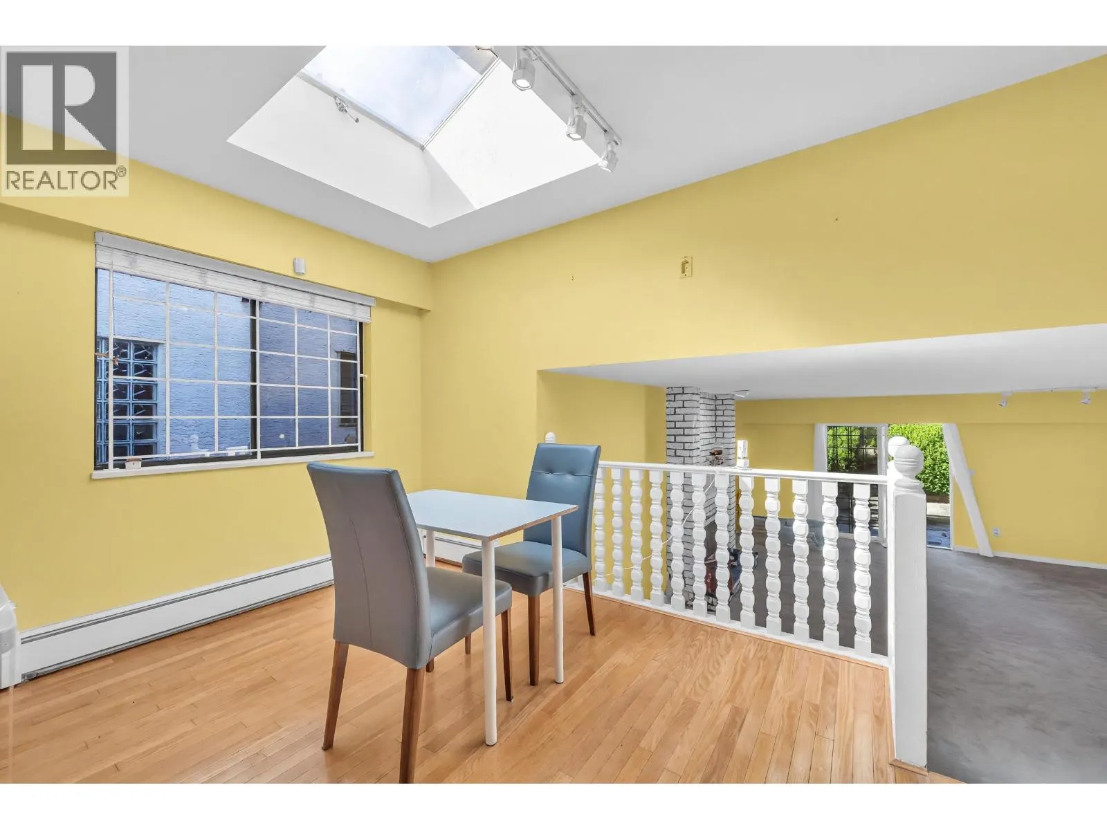 137 W WOODSTOCK AVENUE